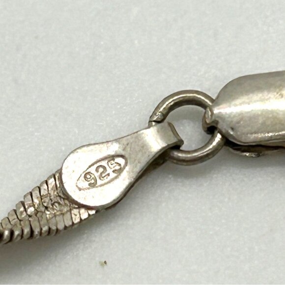 Sterling Silver Bracelet Delicate Twisted Chain 925 Lobster Lightweight 7 Inches - Picture 8 of 9